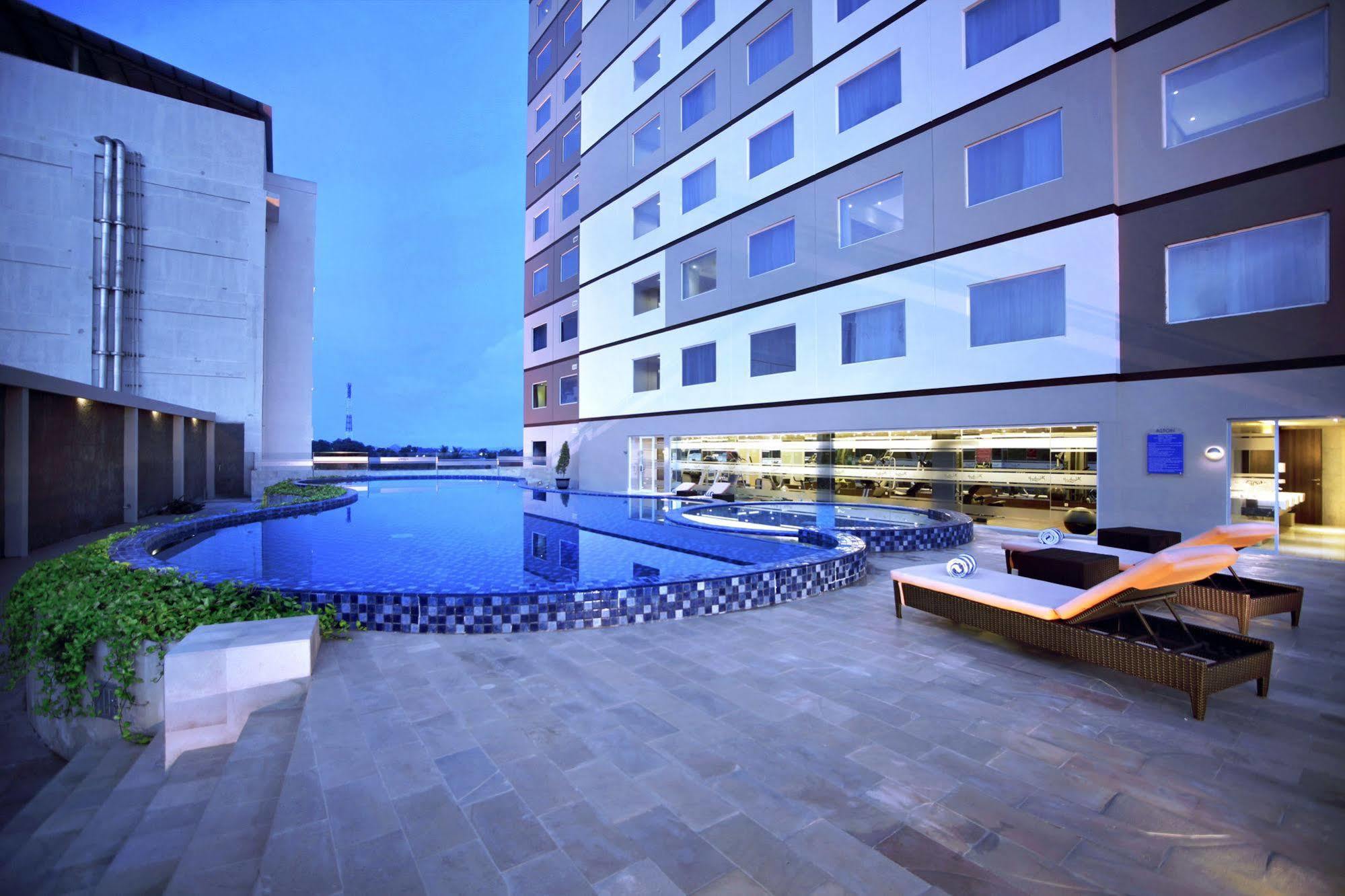 Aston Kupang Hotel & Convention Center מראה חיצוני תמונה
